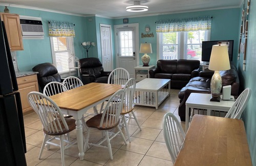 Ocean City Condo | 🏖️ Downtown 🐶 Pet Friendly 🐳 2 Bedroom 🐬 Pool 🐚 WiFi 🦞 Beach - 2 blocks