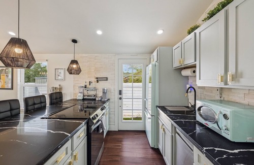 Garfield House | Downtown Phoenix Modern Retreat- 2 Homes in 1!