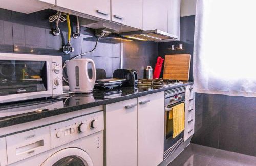 Praia da Vitoria Apartment | Downtown Praia da Vitória AL