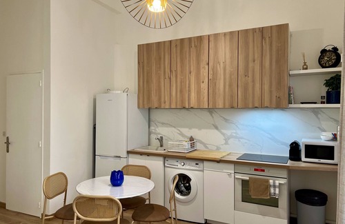 Mazarin Quarter Apartment | Downtown, Quiet, Comfortable and Air-conditioned (2 Bedrooms)