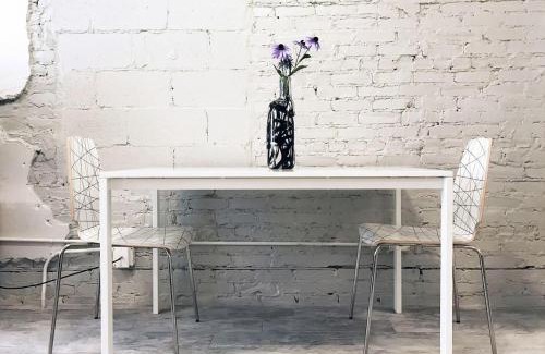 Fairlie-Poplar Historic District House | Downtown Retreat - Location - Comfort - Style