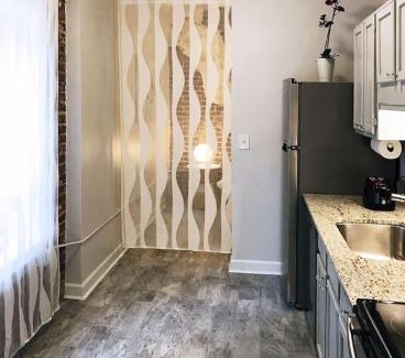 Fairlie-Poplar Historic District House | Downtown Retreat - Location - Comfort - Style