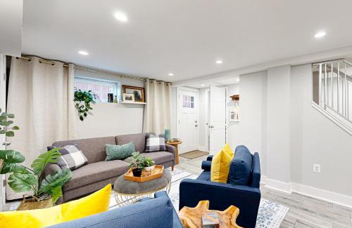 College Park Apartment | Downtown Retreat - Your Urban Oasis