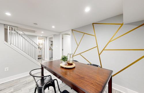 College Park Apartment | Downtown Retreat - Your Urban Oasis