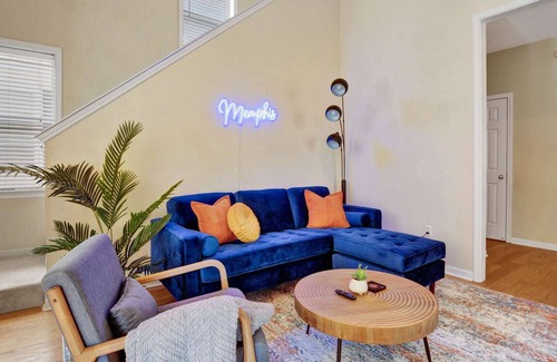 Memphis House | Downtown River Gem - Scenic Patio