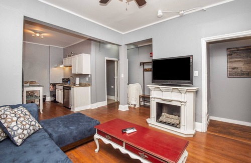 Downtown Knoxville Apartment | Downtown Riverviews Walk To Market Sq & UT Get 3 Night Beach Trip by Booking