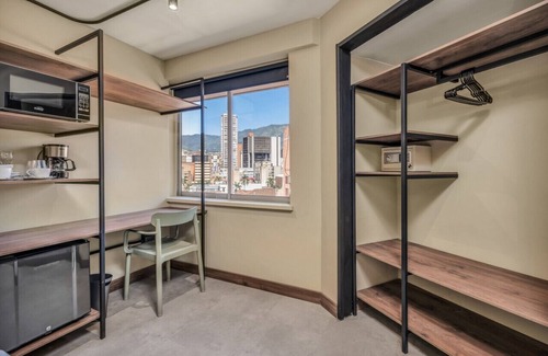La Candelaria Apartment | Downtown Room near Plaza Botero and metro station