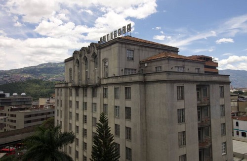 La Candelaria Apartment | Downtown Room near Plaza Botero and metro station