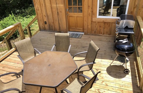 Waynesville House | ★ Downtown Rustic Mid-Century Cottage w/views ★