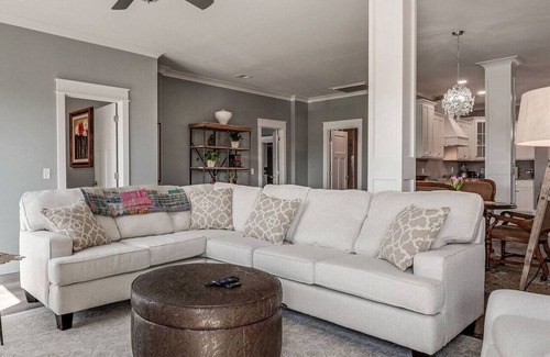 Smithville Apartment | Downtown`s BEST LOFT ON THE SQUARE `THE FIDDLE`!