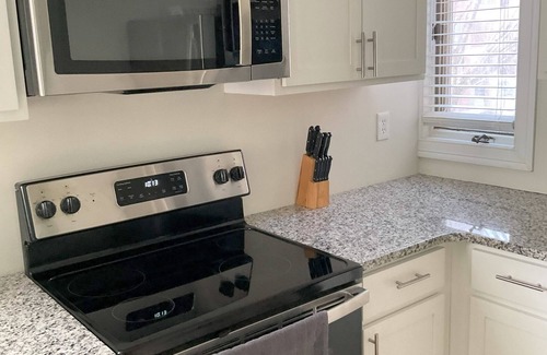 Saratoga Springs Apartment | Downtown Saratoga-Walking Distance to Broadway!