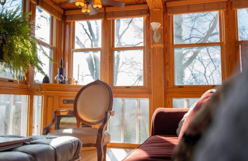 Eureka Springs Historic District House | Downtown Secret Garden Piedmont