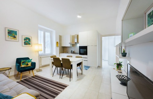 Montecalvario Apartment | Downtown, serene nights overlooking quiet garden, GARDEN HOUSE