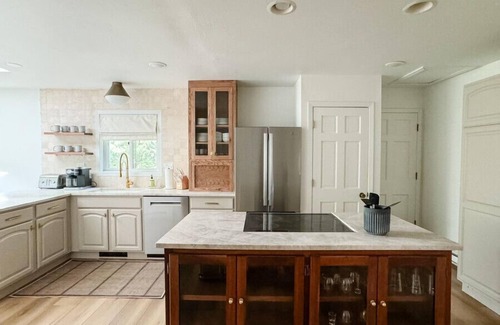 Sister Bay House | Downtown Sister Bay New Listing: Cardinal Retreat