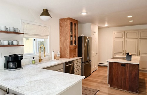 Sister Bay House | Downtown Sister Bay New Listing: Cardinal Retreat