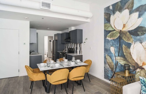 Downtown Montreal Apartment | Downtown| Stylish 2BDR-2BA|6Guests