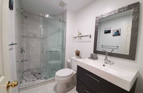 Trinity - Bellwoods House | Downtown Toronto 3 bedrooms unit Near Trinity bellwood park