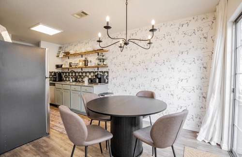 Downtown House | Downtown Trailside Cottage