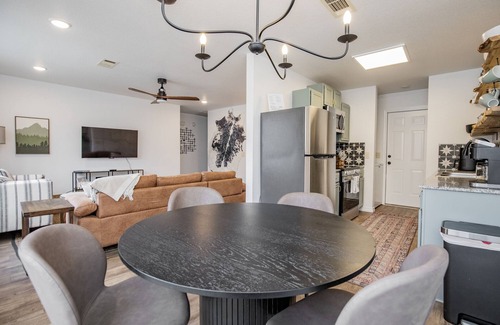Downtown House | Downtown Trailside Cottage