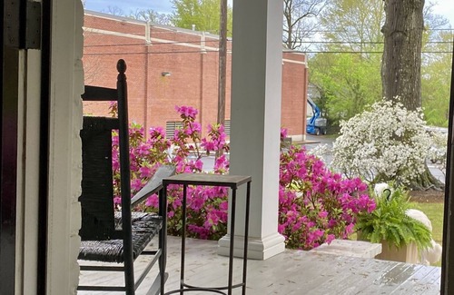 Oxford House | Downtown Van Buren House- University on one side- Square on the other- sleeps 8