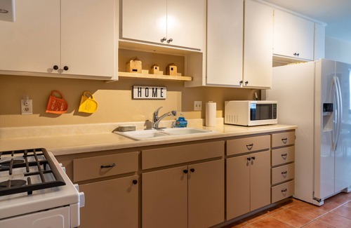 Paso Robles Cottage | Downtown Weekender-Walk To Downtown and Enjoy Everything Paso!