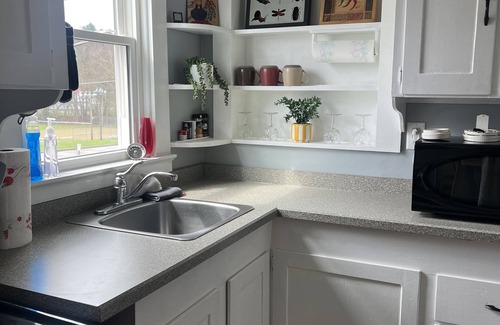 Loudonville Apartment | Downtwn Loudonville Upstairs 1 Bed Apartment