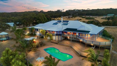 Kingscote House | Doyles on the Bay