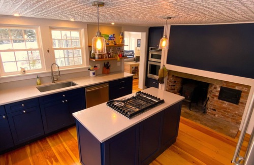 Brooklin Cottage | Dragonfly Cottage: An airy 2-bedroom cottage in delightful Brooklin with WiFi