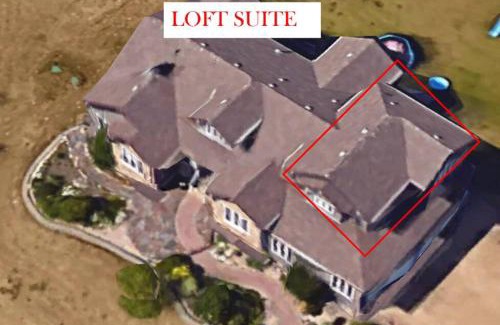 Sherwood Park House | Dragonfly Inn Loft & Walkout Suites