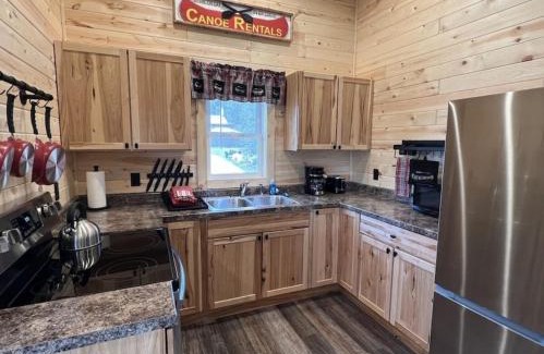 Fountain City House | Dragonfly Nest, cabin vibe, river views