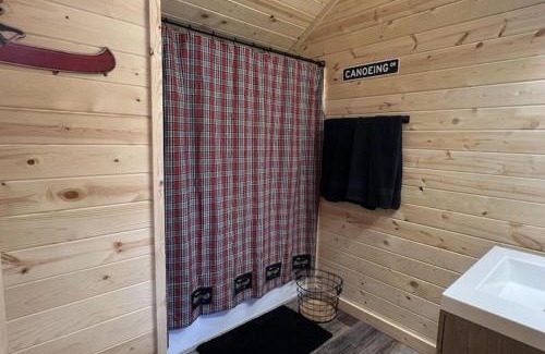 Fountain City House | Dragonfly Nest, cabin vibe, river views