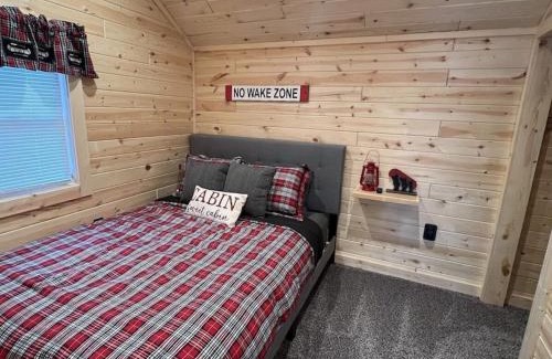 Fountain City House | Dragonfly Nest, cabin vibe, river views