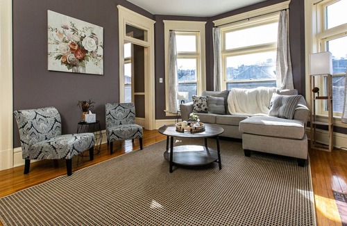 Dubuque Apartment | Drake House Family: Main St Market View Suite 3