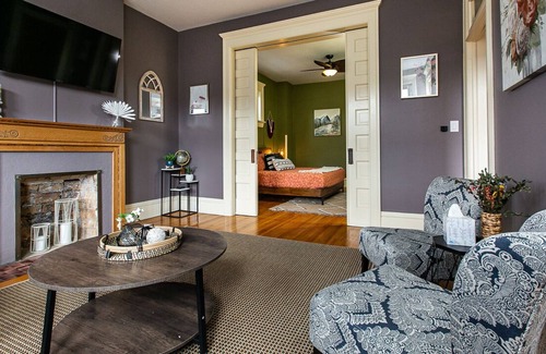 Dubuque Apartment | Drake House Family: Main St Market View Suite 3