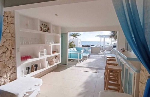 Pelican Key House | Dream Beachfront Home : Stunning sea views, private pool and walking distance