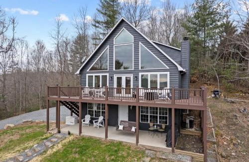 Topton Ski Chalet | Dream Chaser Chalet at Nantahala Lake