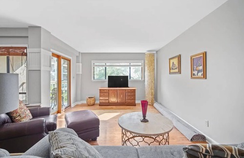 Spanish Wells Apartment | Dream condo unbeatable locationnn