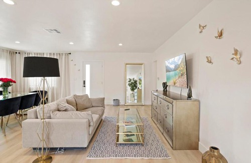 Northwest Torrance House | Dream Home Close to Manhattan Beach
