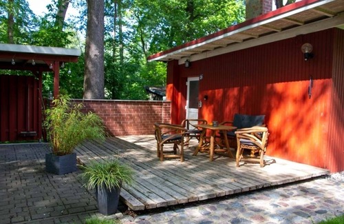 Guestrow House | Dream house "Drei Erlen" on the Inselsee, with lake access, jetty and bathing facilities