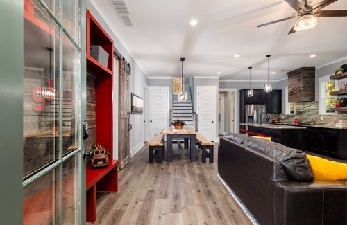 Hemp Cabin | Dream Vacation @ Red Skies- Hot Tub, Fire Pit, Game Room, Firepit,