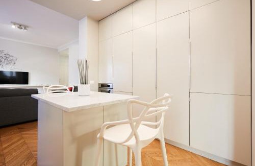 Monteverde Apartment | Dream Vatican Holidays - Marine & Vintage Cars