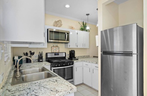 Bouvet Island Apartment | Dreamers Getaway - Relaxing unit with large rooms, full kitchen, & fast Wi-Fi
