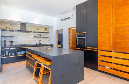 San Carlos House | Dreamhouse 5 Bedroom With Pool Located Right On The Water