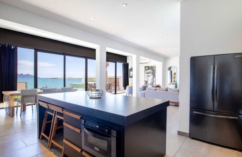 San Carlos House | Dreamhouse 5 Bedroom With Pool Located Right On The Water