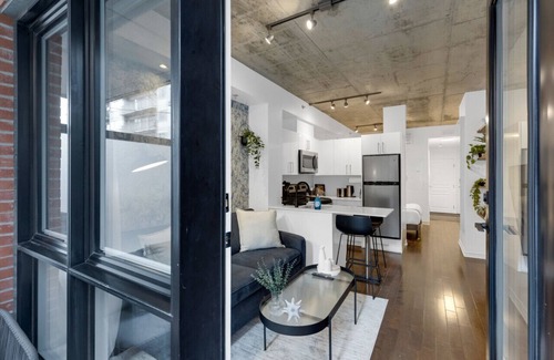 Milton Park Apartment | Dreaming at the Base of the Mountain W/Parking