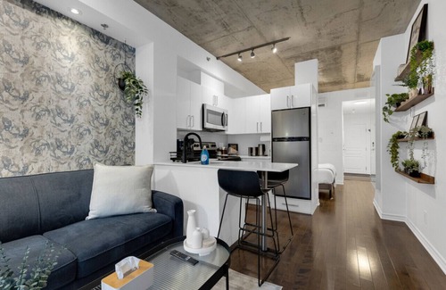 Milton Park Apartment | Dreaming at the Base of the Mountain W/Parking