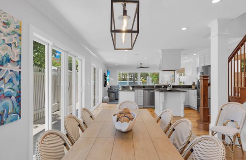 Old Town House | ~DREAMING ON DUVAL~ Grand 5 bedroom, 4.5 bath home with private pool/parking