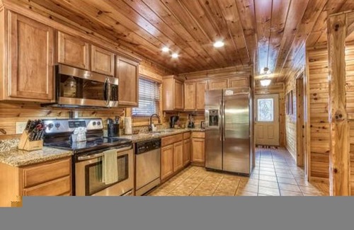 Hemlock Hills Apartment | Dreams Come True With This Luxury Cabin