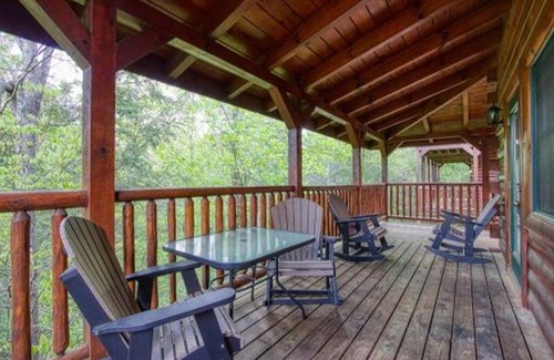 Hemlock Hills Apartment | Dreams Come True With This Luxury Cabin
