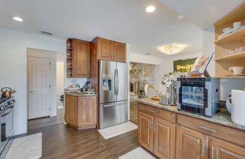 Lake Grove House | 'Dreams of Paradise' Luxury Home w/Pool!